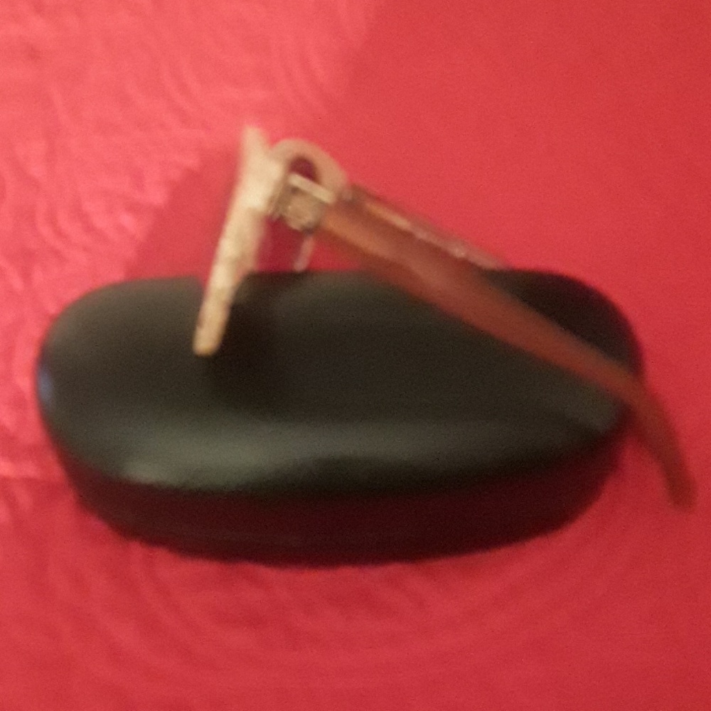 Women Sunglasses - Picture 2 of 3